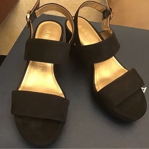 NEW Anne Klein platform heel, black, size 6M